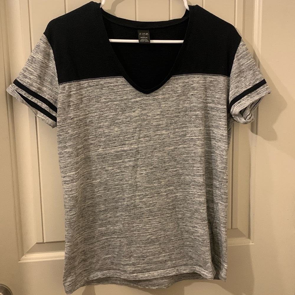 Zine Sporty V-Neck Tee